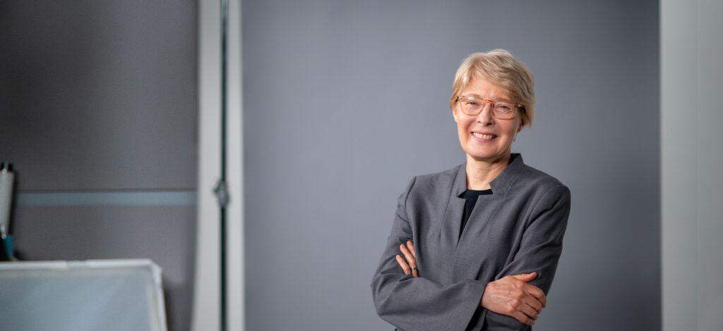 Headshot Dr. Kelleen Wiseman, who teaches food and resource economics at UBC